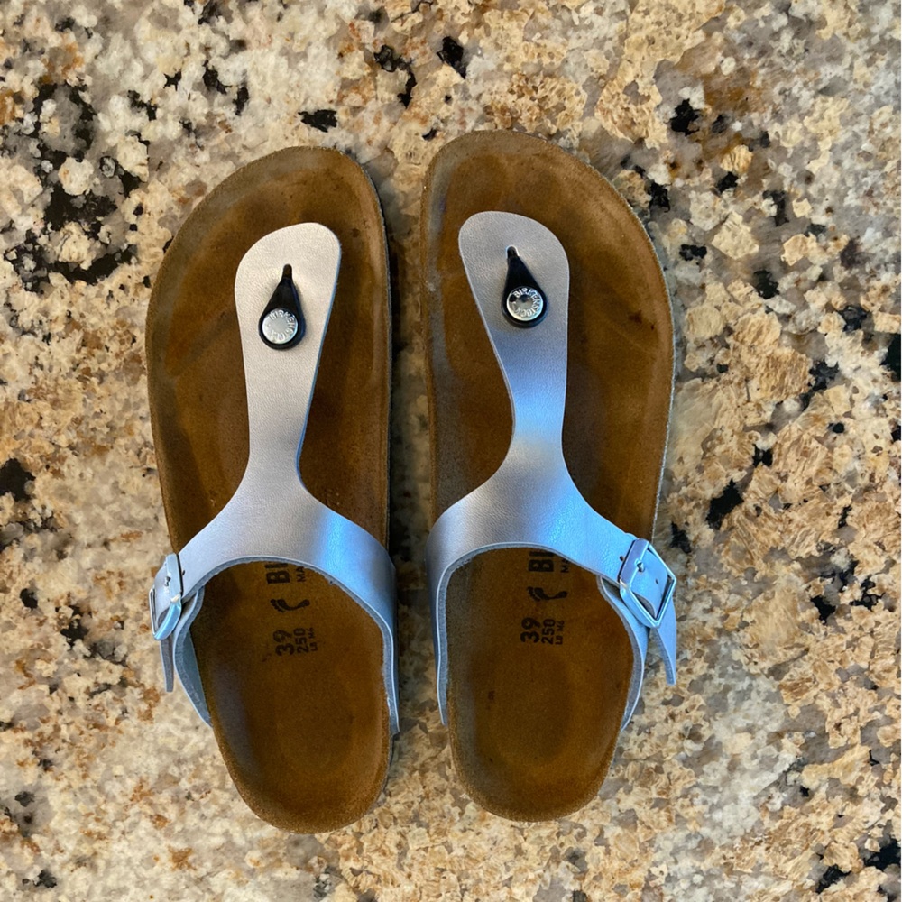 Birkenstocks Gizeh sandals